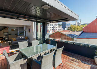 Deluxe inner-city apartment on Moray